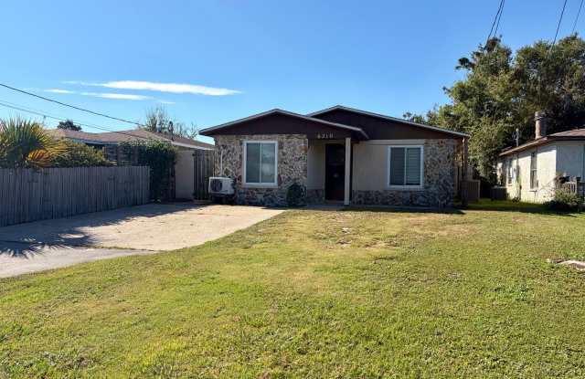 3 Bedrooms | 2 Bathrooms | 1,184 Sq. Ft. | $1,700/Month Gallery 1