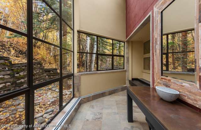 431 Edgewood Lane Gallery 3