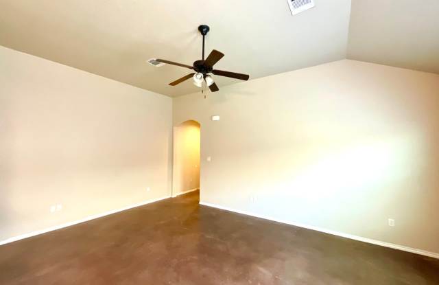*MOVE IN SPECIAL* Spacious 3BR/2BA + 2-Car Garage in New Braunfels! Gallery 4