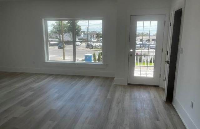 700 W Montauk Highway Gallery 3