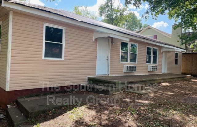 303 South Oak Street - 3 photos photos