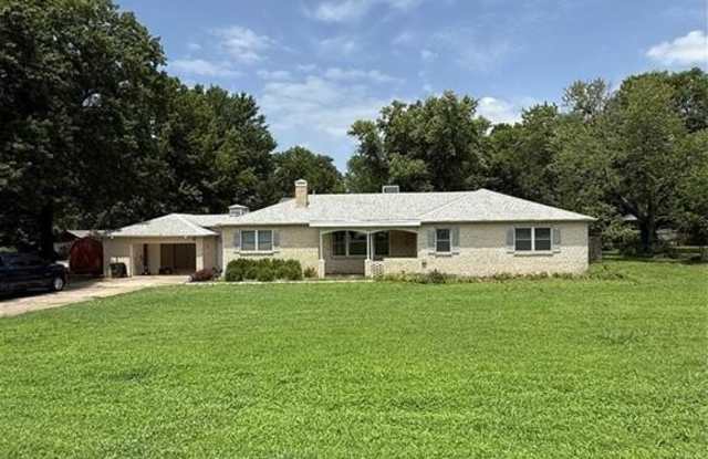 1918  W Wedington  DR photos photos