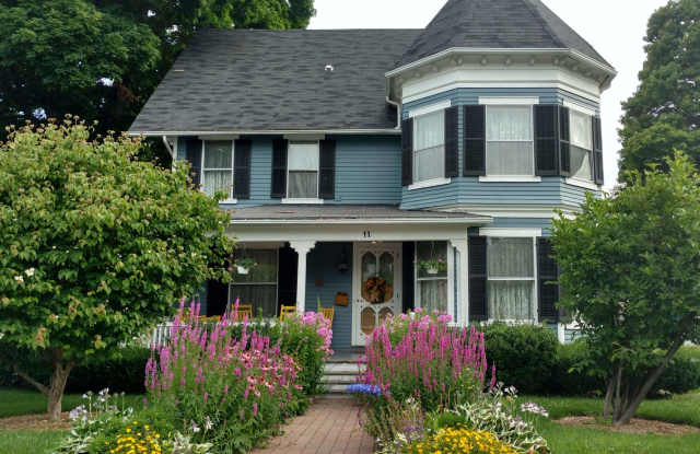 11 Pleasant Street photos photos