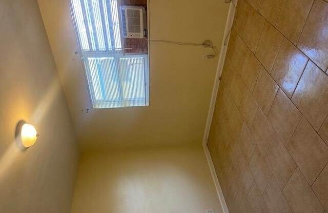 5409 Pinewood Avenue Gallery 1