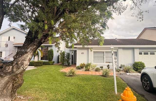 927 NW 106th Ave Cir photos photos