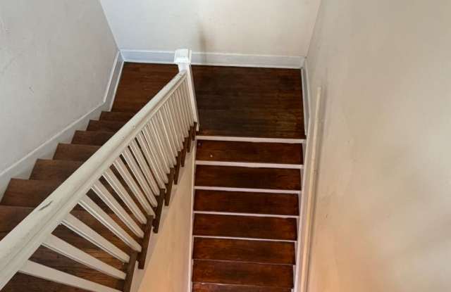 2 Bedroom / 1 Bathroom Home with Office Area — Habersham, Savannah, GA Gallery 4
