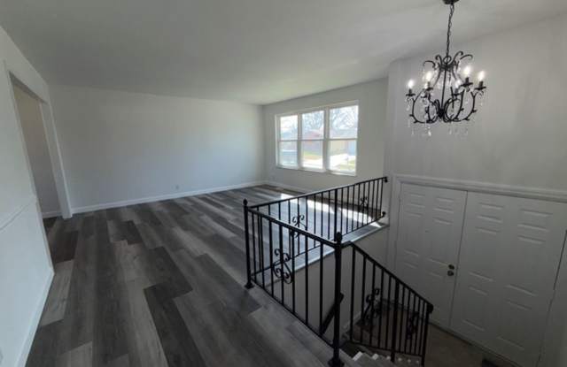Spacious 5BR / 2BA in Manchester For Rent Gallery 4