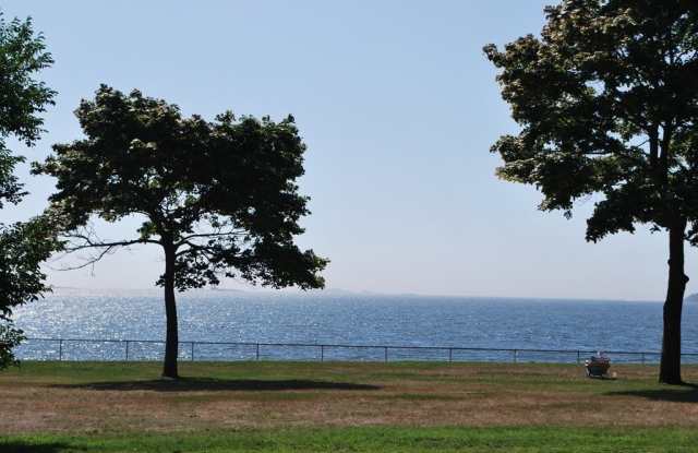 102 Lothrop St - 102 Lothrop Street, Beverly, MA 01915