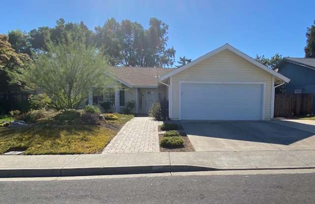 MOVE IN READY! Great looking home on a court location with low maintenance landscaping. photos photos