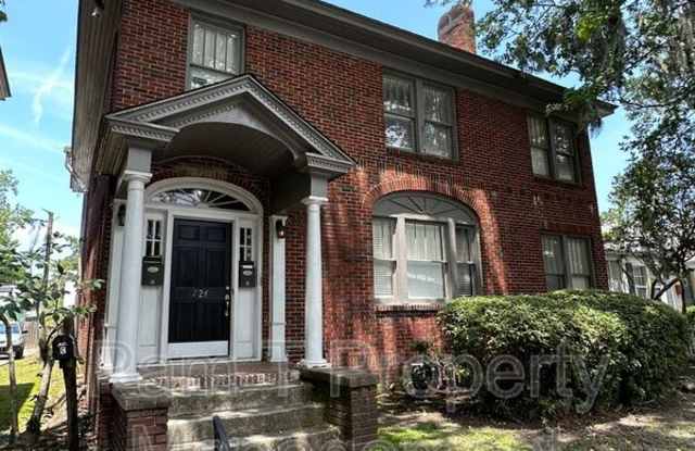 724 E 49th St - 724 East 49th Street, Savannah, GA 31405