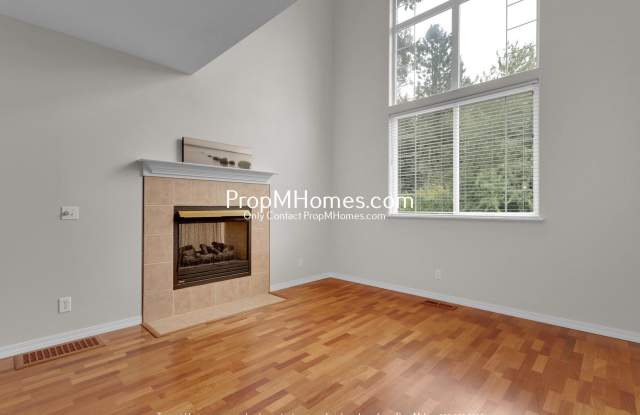 Three‑Bedroom Loft‑Style Home near Progress Ridge in Beaverton! photos photos