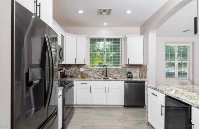 2726 S Equestrian Drive Gallery 4