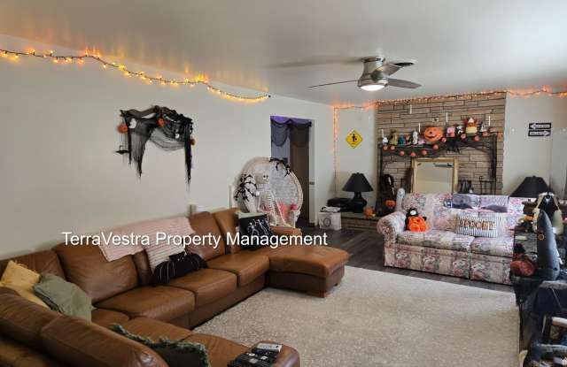 College rental 5 bedroom 4 bathroom Now showing for 2026-2027 school year photos photos
