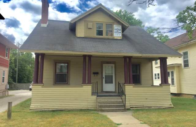 4 Bedroom House Across from EMU! Available Fall 2025 - 923 West Cross Street, Ypsilanti, MI 48197