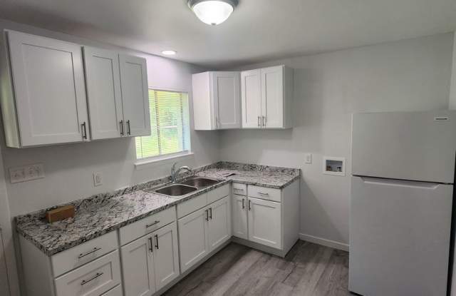 Chapel Hill/2BR Brookside Condo Gallery 1