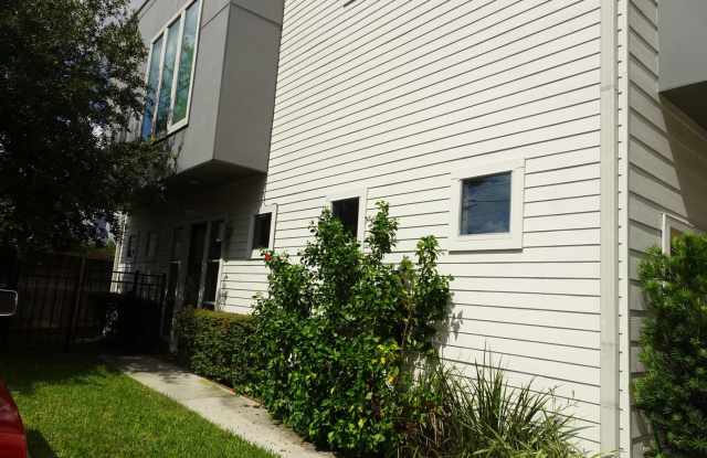 3220 Lamar Street Gallery 3