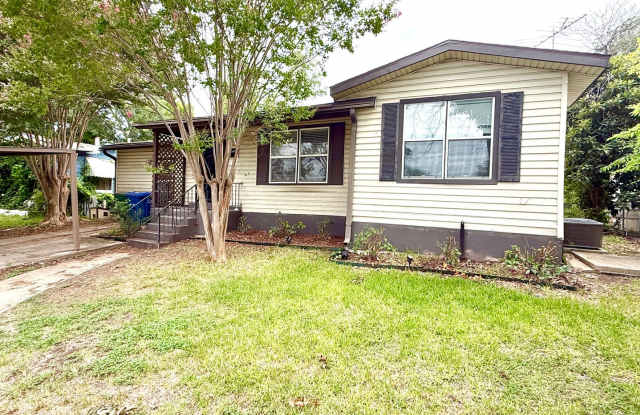 Charming 3 Bedroom/ 2 Bath Home with Fenced Yard  Great Location! photos photos