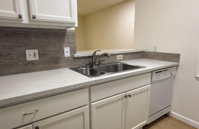 Sharp 1 Bedroom 1 Bath Condo in the Desirable Parc Crossings Community of Mountain View Gallery 3