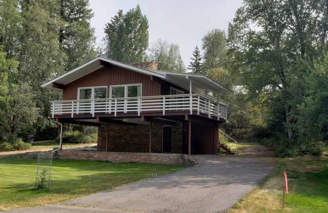 515 Parkway Dr. - Whitefish Four Bedroom Two Bath - $2,300.00 Monthly Rent. photos photos