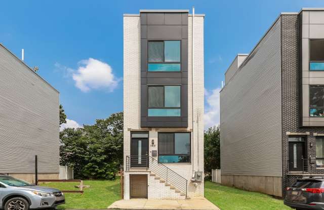New construction with roof top deck spacious 4 bedroom and 4 bathrooms. photos photos