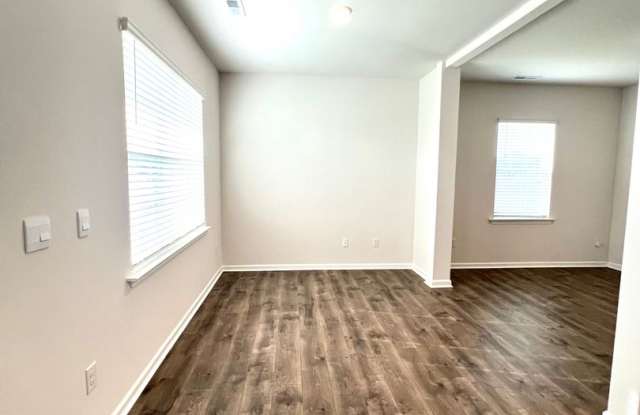 Spacious 4-Bedroom Home with Fenced Backyard, Bonus Loft & Pet-Friendly Living! Gallery 3