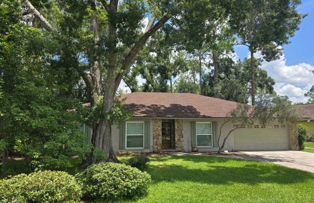 Lovely 4 Bedrooms / 2 Bathrooms / 2-Car Garage Gallery 3
