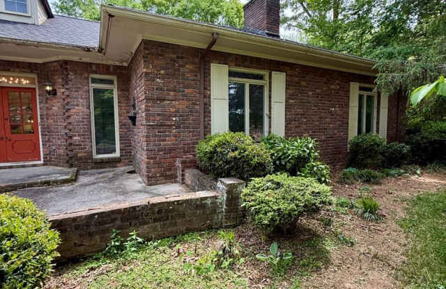 Knoxville 37909 - 2 bedroom, 1.5 bath unit, duplex - Contact Chad Weeks (865) 567-6193 photos photos