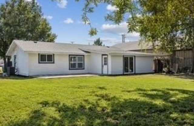 303 N Delphine Street photos photos