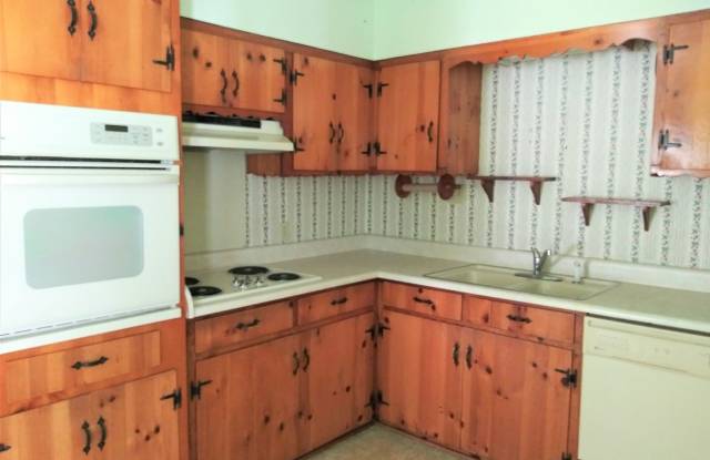 Charming 3 Bedroom Home on a Quiet Street! Gallery 3