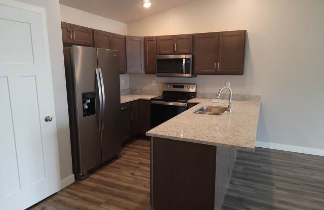 3 bedroom 2 bathroom townhome with 1 car garage Gallery 4