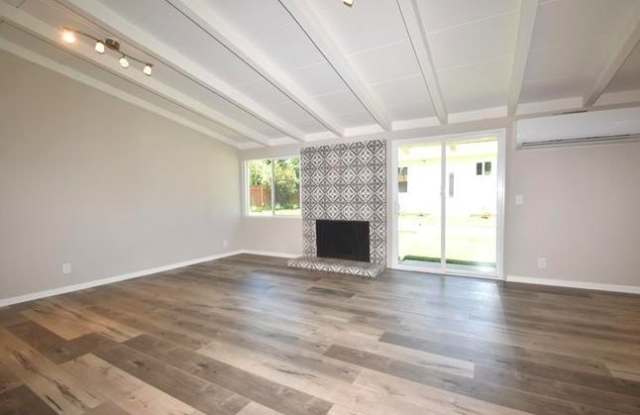 19401 Lorne Street Gallery 2