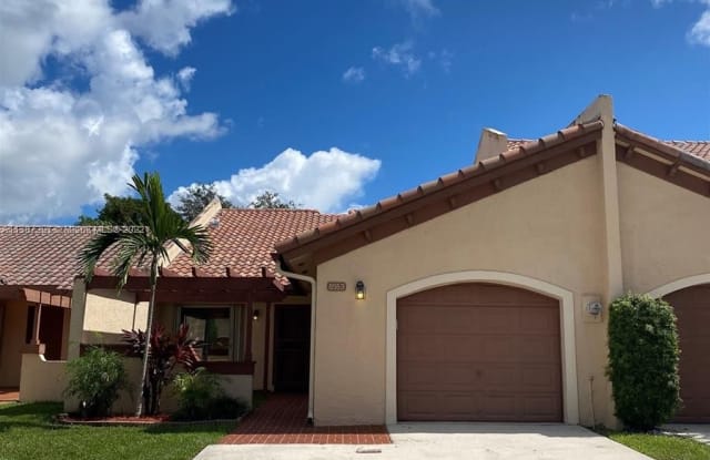 8553 SW 115th Ct - 8553 Southwest 115th Court, Kendall, FL 33173