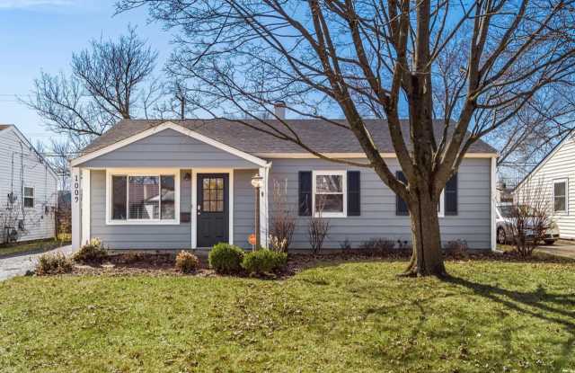 3 BEDROOMS, 1 FULL BATHROOM + 2 CAR Carport Beautiful Single Family house available to show NOW for June 1st move in! photos photos
