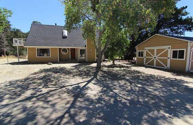 3 bedroom, 2 bath Country setting, Santa Margarita CA Gallery 1