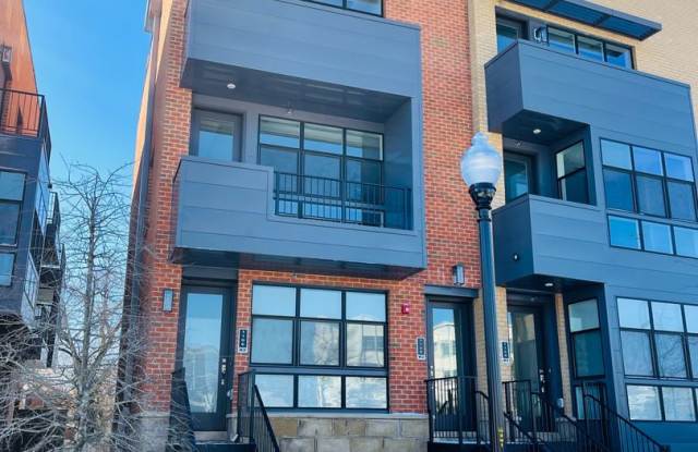 MINUTES TO PENTAGON - MODERN ARLINGTON CONDO Gallery 3