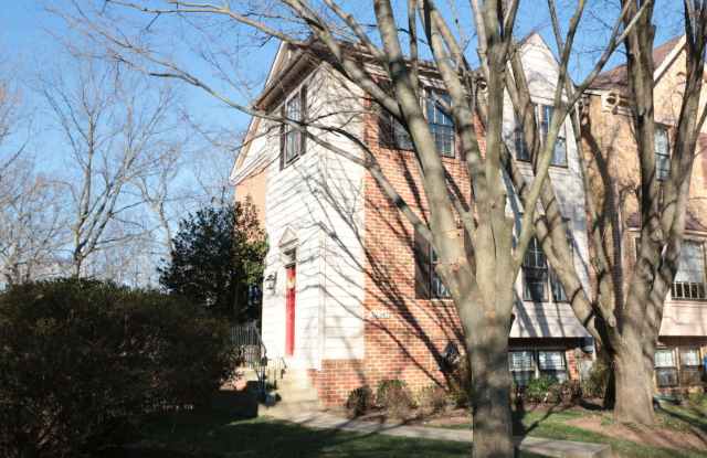 Coming Soon! Gorgeous Luxury TH 4 bed, 3.5 bath w/ Wooded Views photos photos