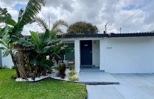 5365 North Andrews Avenue photos photos