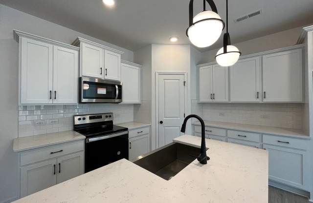 Room in 3 Bedroom Home at Pagebrook Ln Gallery 3