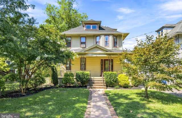 809 W COLLINGS Avenue Gallery 1