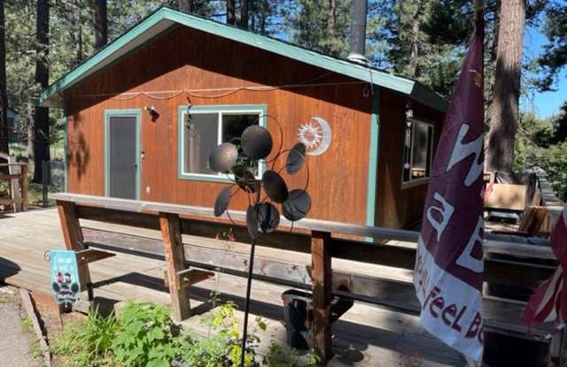 Charming pet friendly home available for a Seasonal lease 3-6 months starting Nov. 15th- May 1st! photos photos