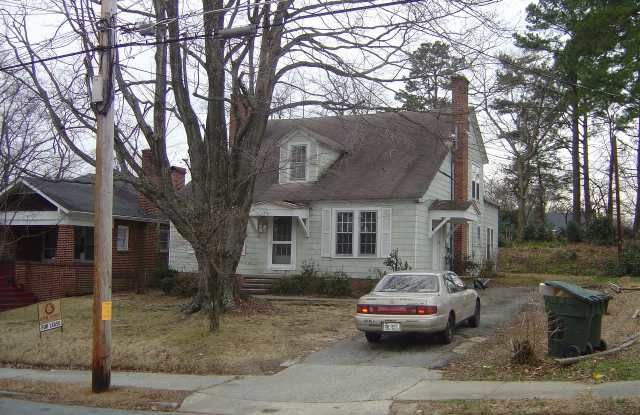 2 BR, 2nd floor apartment w/ water, lawn service included near UNCG/Glenwood photos photos