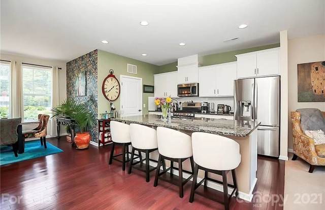 Room in 4 Bedroom Townhome at Sharon Rd W photos photos