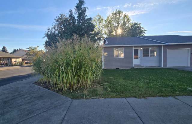Charming, bright and super clean home ~ 1317 sq ft, SW Redmond Gallery 4