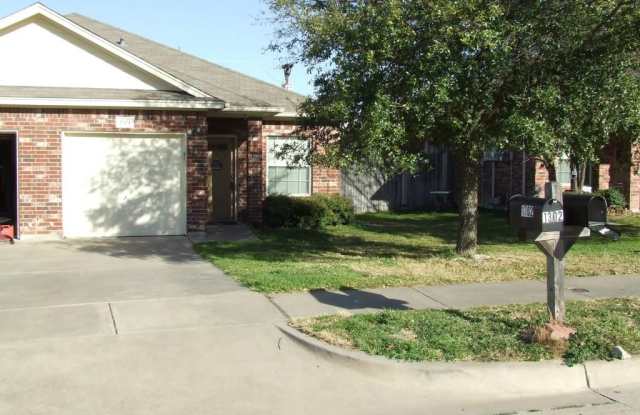 921 Jenni Drive - 921 Jenni Drive, Midlothian, TX 76065