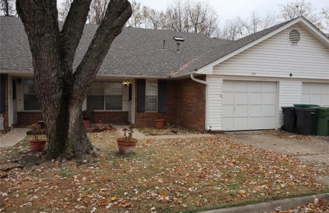 313  S 11th  PL - 313 South 11th Place, Rogers, AR 72756