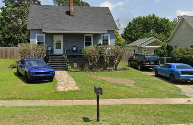 Charming 2BR Home Near Downtown Greenville – Private Yard & Convenient Location photos photos