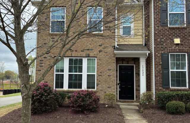 Renovated 3Bd, 2.5Ba End Unit Lake Norman Townhome with Fenced-in Yard and 1 Car Garage Coming Soon photos photos Renovated 3Bd, 2.5Ba End Unit Lake Norman Townhome with Fenced-in Yard and 1 Car Garage Coming Soon photos photos