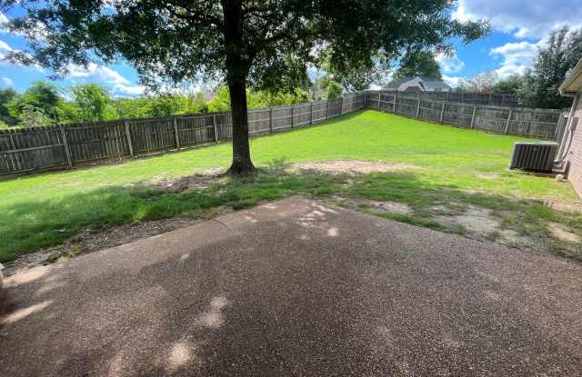Desirable Lakeland home offering over 2800 sq ft of living. LAKE ACCESS!! Located in the Windward Slopes subdivision. Fully fenced in back yard. Pets welcome, fees apply. Gallery 3