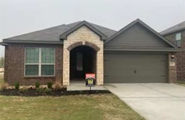 912 Keystone Court - 912 Keystone Ct, Denton, TX 76207