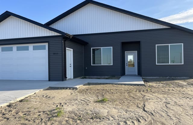 5815 Reily Road - 5815 Reily Road, Lincoln, ND 58504